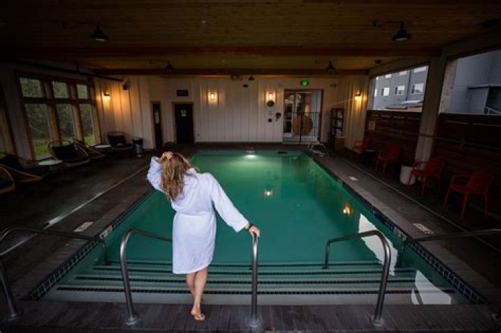 Discovering the Oasis: The Adrift Hotel Experience