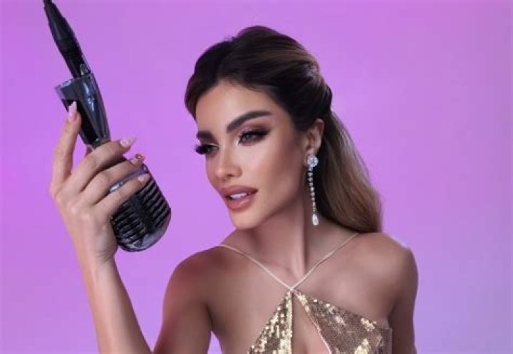 Aleska Génesis: The Rising Star of Social Media and Entertainment