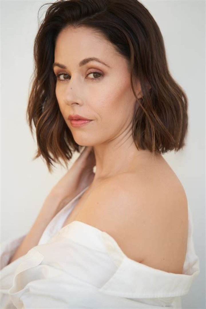 Amanda Crew: A Comprehensive Look at Her Life and Career