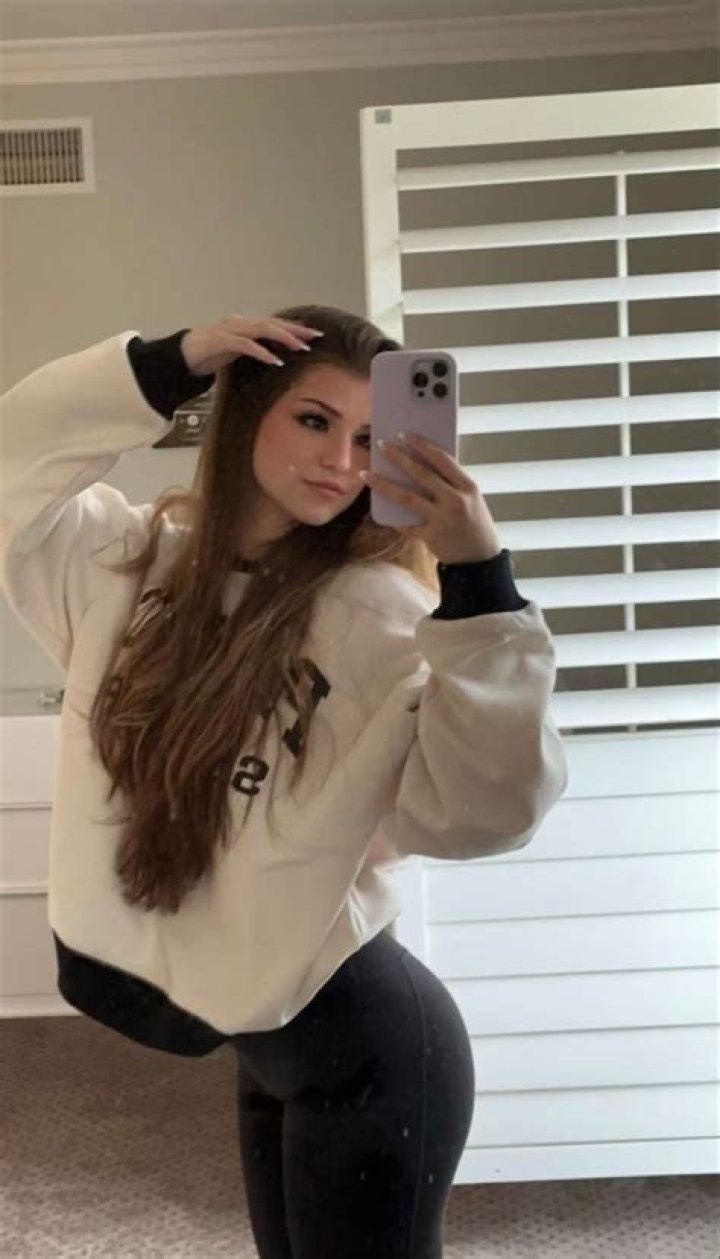 Exploring the Allure of Brooke Monk: A Dive into Brooke Monk Ass Pics