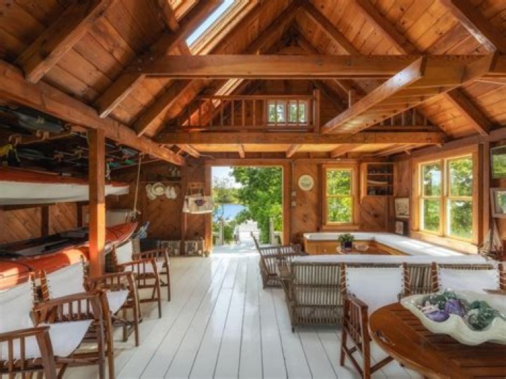 Discovering the Charm of Carlette's Hideaway