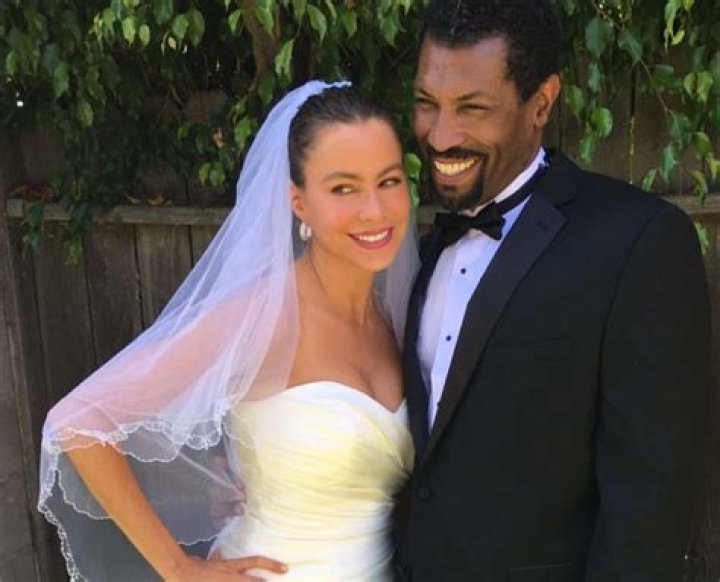 Unveiling the Love Story of Deon Cole and His Wife