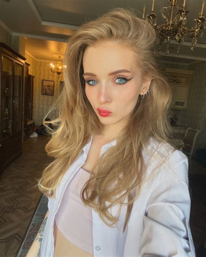 Dolly Rud: A Comprehensive Guide to the Iconic Fashion Designer