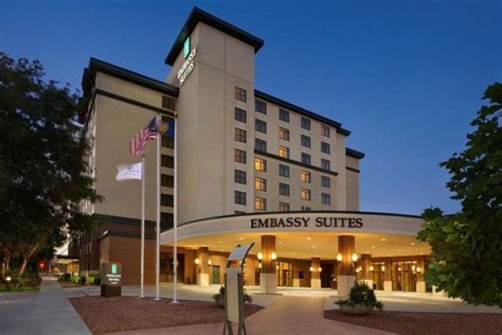 Discovering the Comfort and Luxury of Embassy Suites by Hilton Lincoln