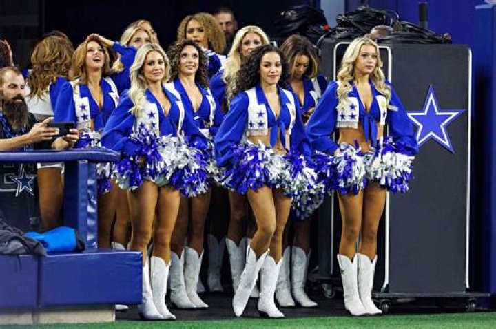 How Much Do NFL Cheerleaders Make? A Comprehensive Guide