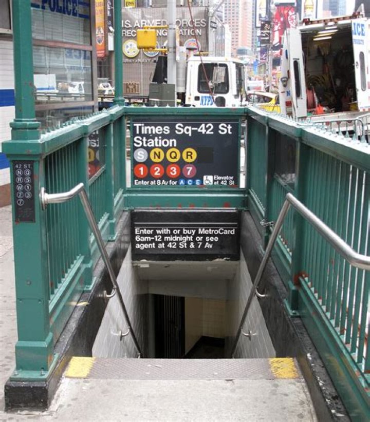 Mastering the Subway: How to Use Subway Entrance NYC with Suitcase