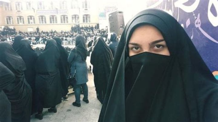 Isani Woman Pulling Off Hijab in the UK: A Cultural Shift and Personal Freedom