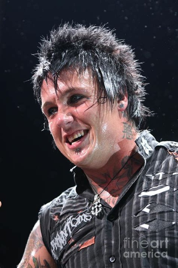 Unveiling the Life and Career of Jacoby Shaddix: The Voice of Papa Roach