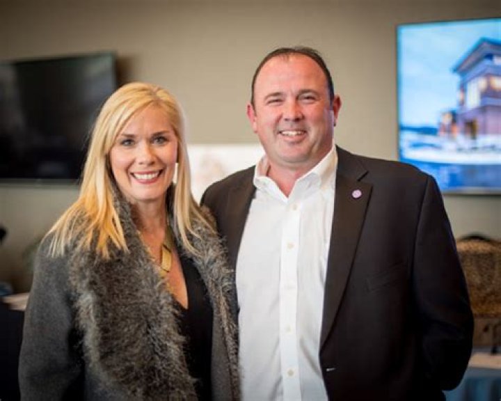 Exploring the Life and Love of Leanne Morgan and Her Husband Clayton Homes