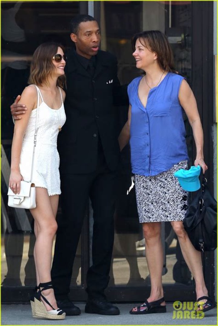 Unveiling the Life of Leighton Meester's Mom: A Journey Through Love and Influence