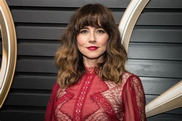 Linda Cardellini: A Journey Through Her Life and Career