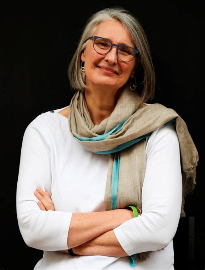 Exploring the Literary Genius of Louise Penny: A Comprehensive Overview
