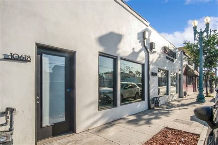 Exploring the Charm of Magnolia Blvd: A Hidden Gem in the City