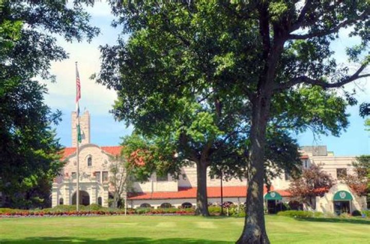 Discovering the Charm of Norwood Hills Country Club