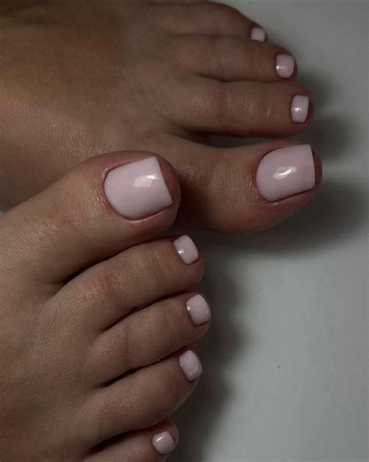 Pedicure for Winter: Essential Care for Your Feet During the Cold Season