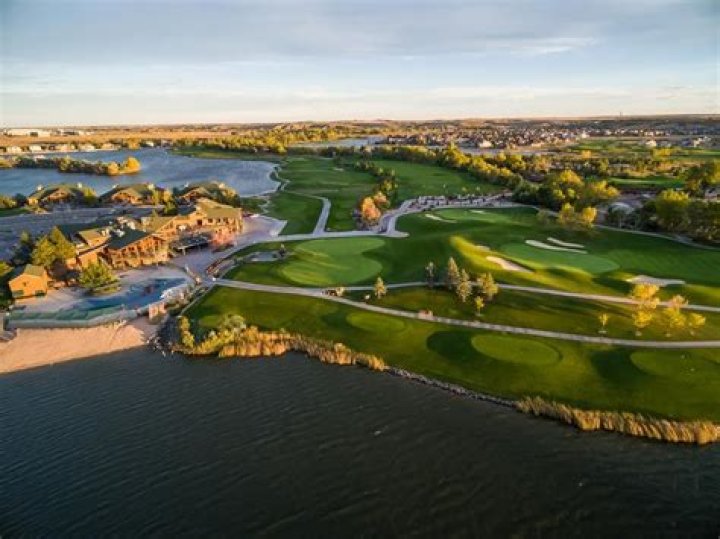 Experience the Serenity of Pelican Lakes Golf Course