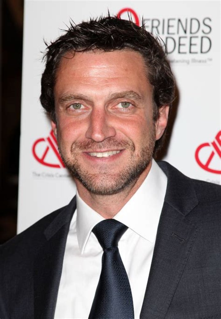 Ra&uacute;l Esparza: The Versatile Talent of Broadway and Beyond