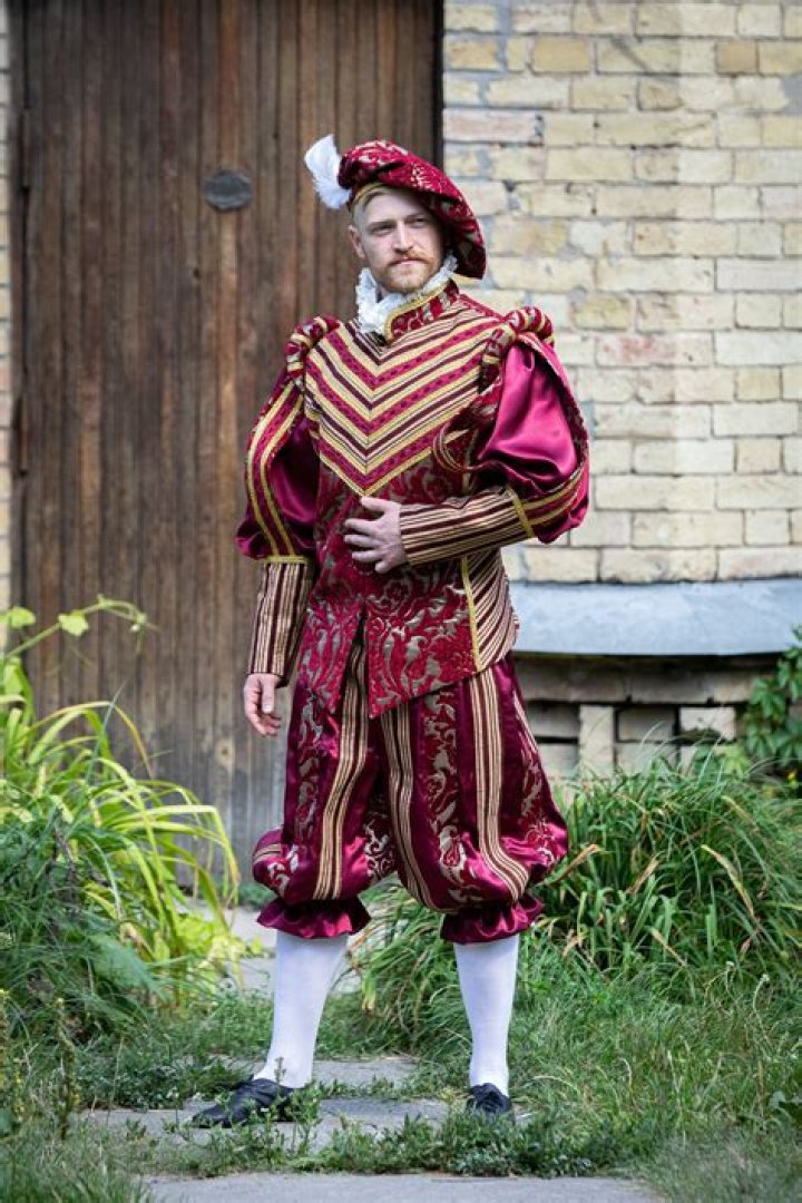 Unveiling the Elegance of Renaissance Costume Men