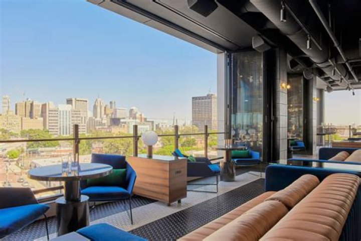 Elevate Your Evening: Discovering the Rooftop Bar Scene in Detroit
