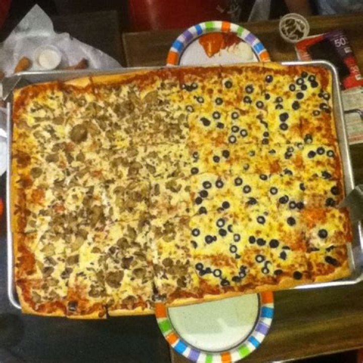 Delicious Stadium Pizza: A Slice of Fun and Flavor