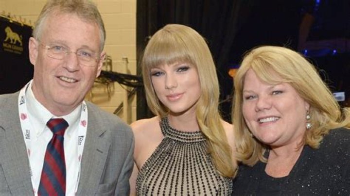 When Did Taylor Swift's Parents Remarry? A Deep Dive into Their Family Dynamics