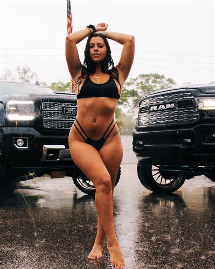 Exploring the Allure of Whitney Wren: A Journey Through Her OnlyFans Experience